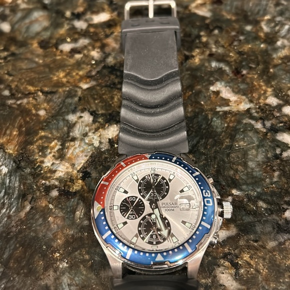 Men’s Pulsar Chronograph 100M watch. Blue and red bezel. EUC. Brand new battery! - Picture 2 of 4